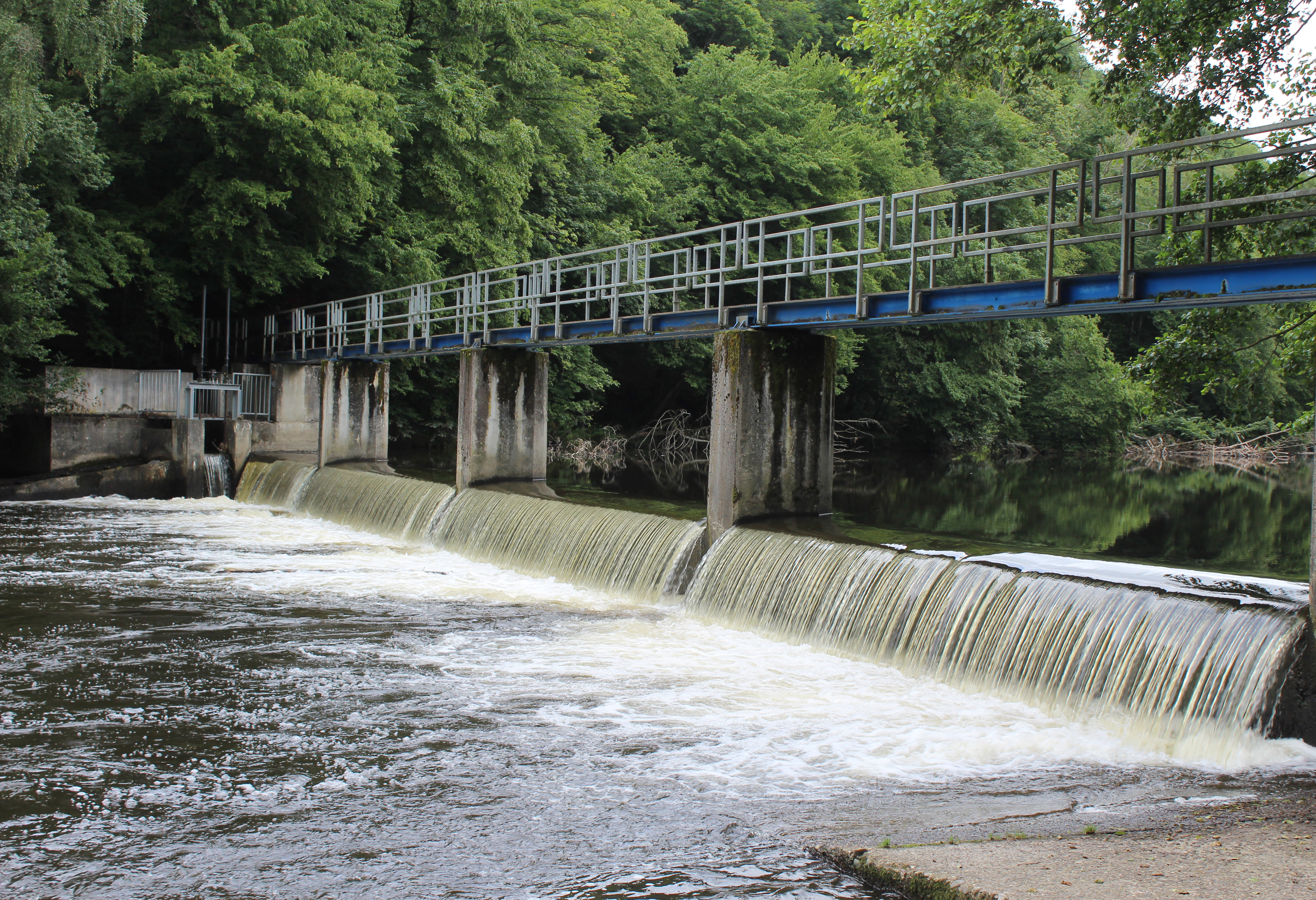 Wandelbrug bij het Nisramont meer. Foto: Adobe Stock / Imladris