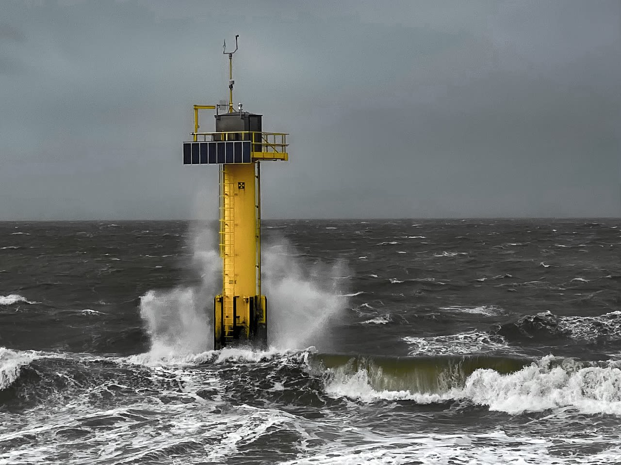 Storm op zee. Foto: Nienke Malipaard