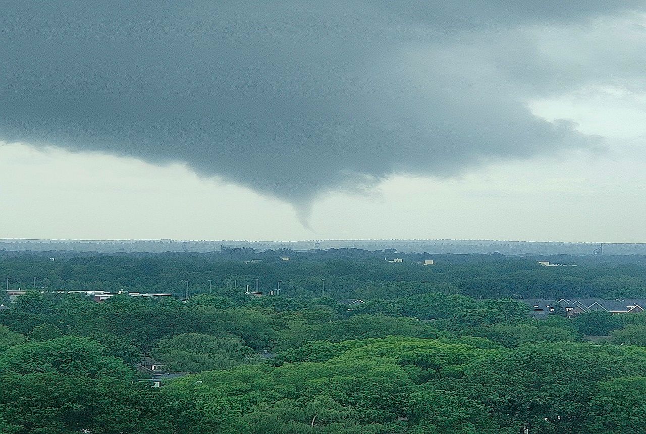 Zwakke windhoos bij Apeldoorn. Foto: Ferdinand Jochems