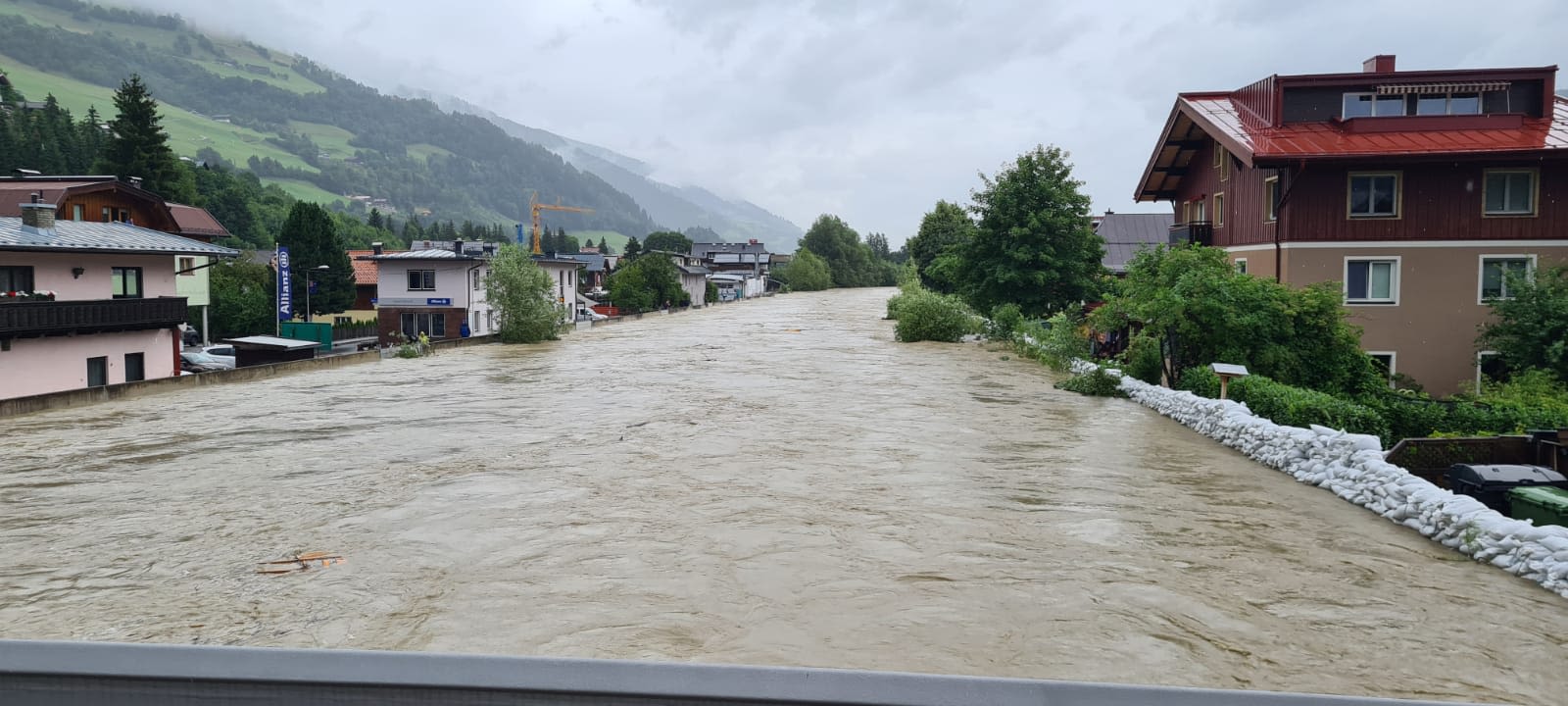 Hoogwater - Zandzakken - Oostenrijk - Regenval - Noodweer