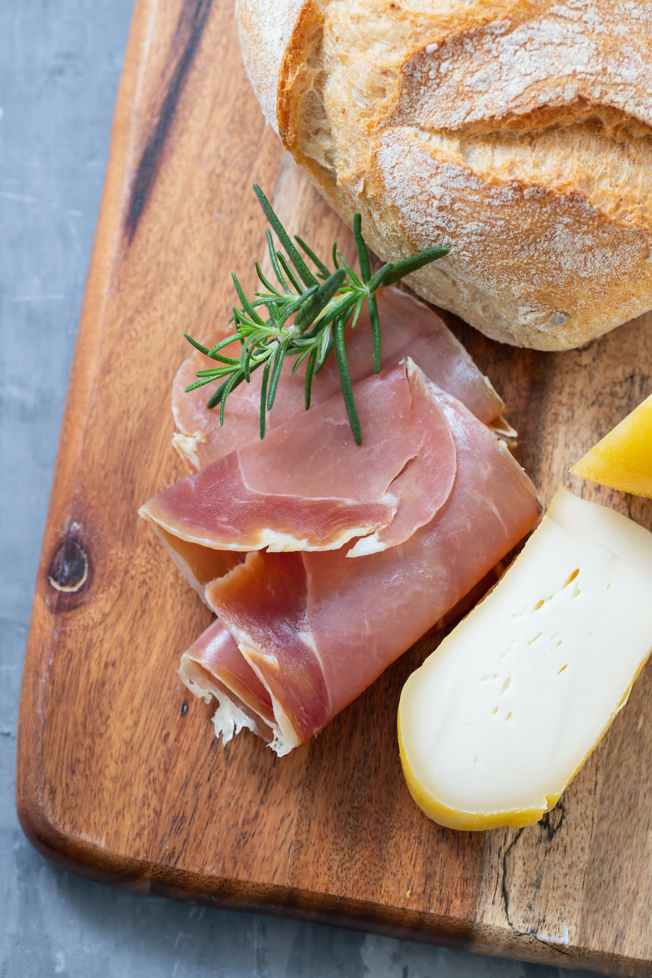 Gerookte ham. Foto: Adobe Stock / Natalia Mylova