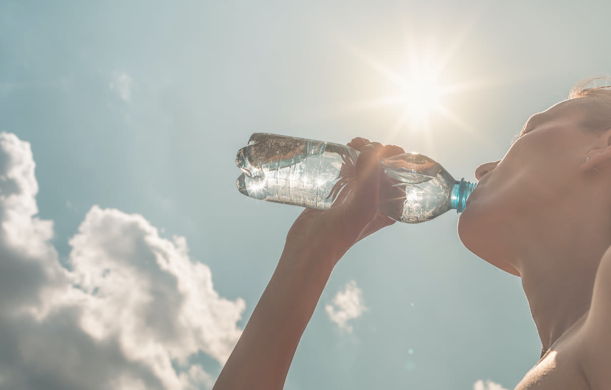 Tijdens hitte raden we je aan om voldoende water te drinken, foto: AdobeStock / kieferpix