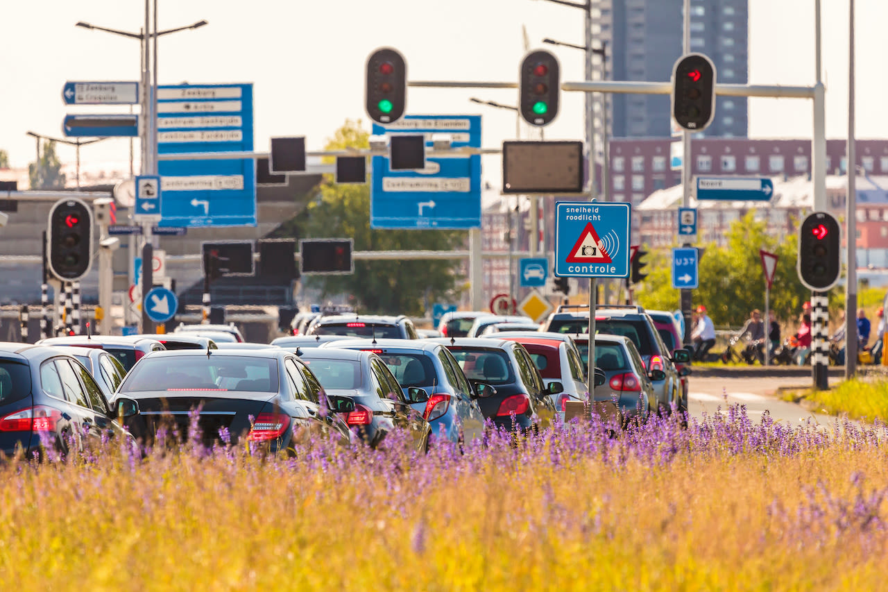 Het verkeer is een belangrijke bron van fijnstof. Foto: Adobe Stock / Martin Bergsma