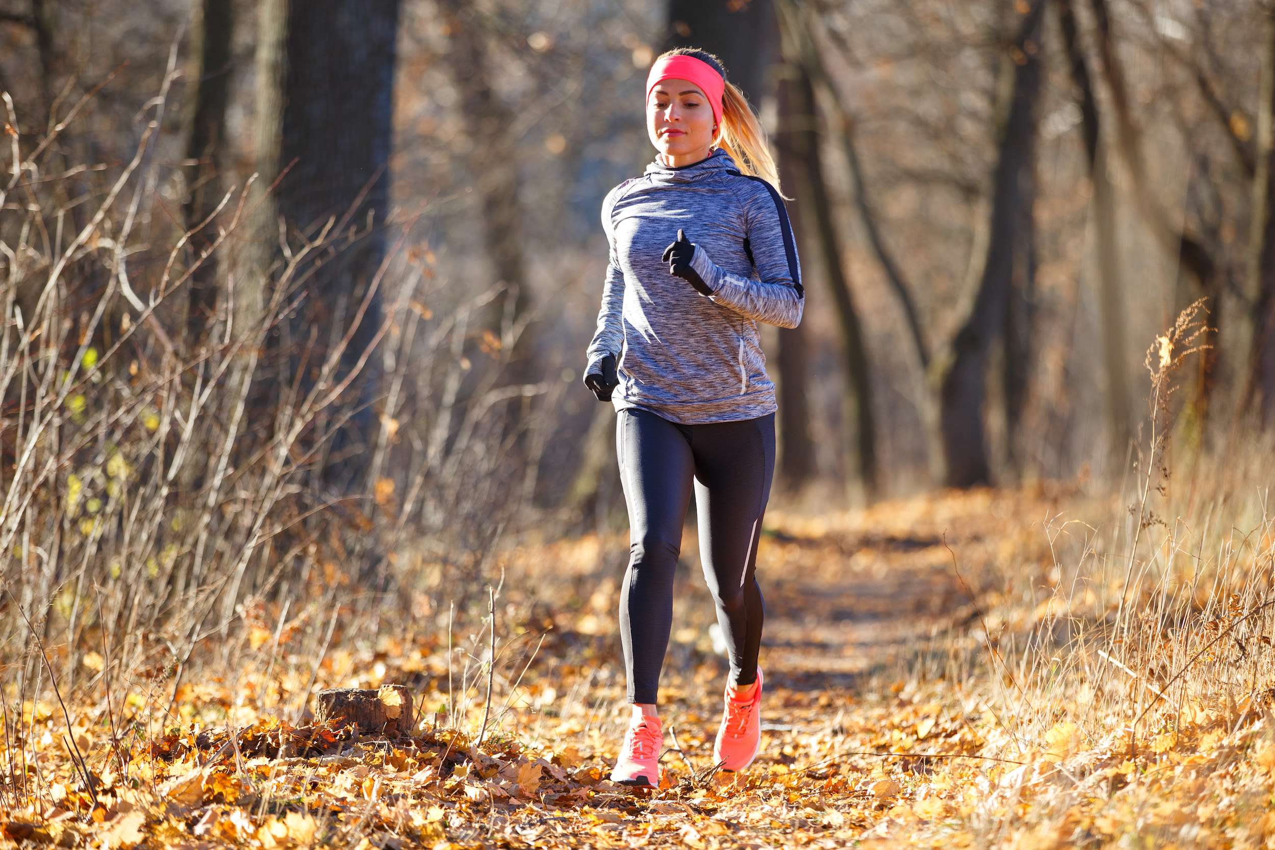 Hardlopen in de winter met meerdere laagjes kleding. Foto: Adobe Stock / skumer