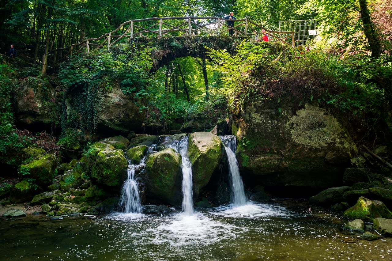 Schéissendëmpel, onderdeel van de Mullerthal trail in Luxemburg. Foto: AS Denis Feldmann