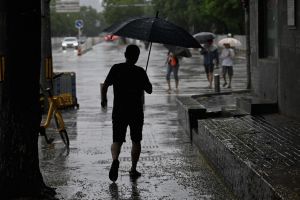 Hevige regenbuien in Beijing, zeker twee doden