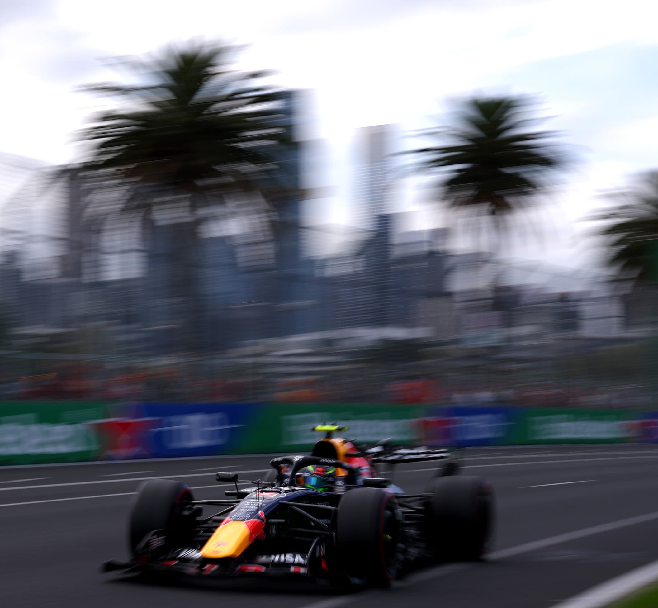 GP Melbourne: tijdens de kwalificatie was het nog bewolkt. Foto: Redbullcontenpool.com