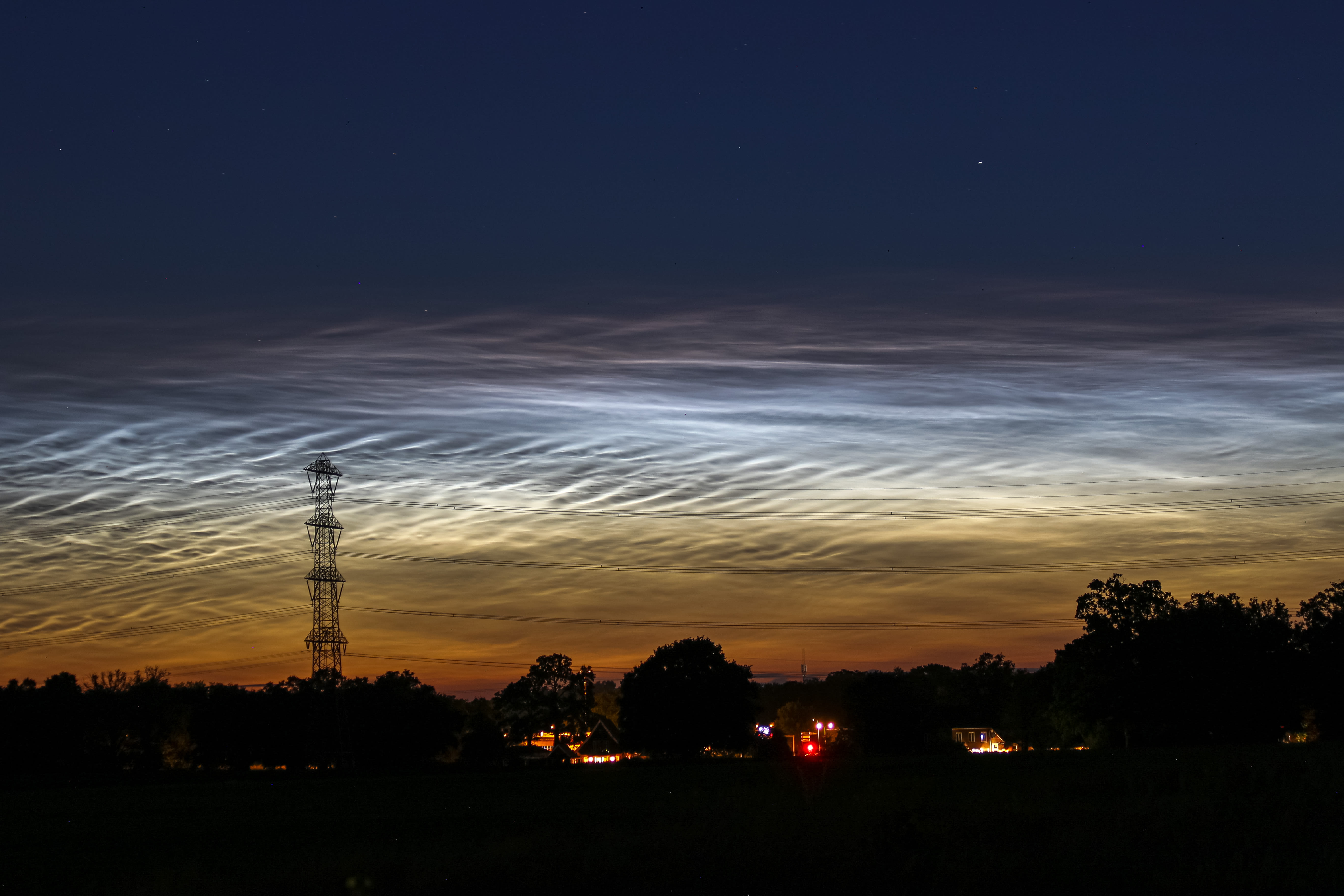Afgelopen nacht (28 op 29 juni) waren lichtende nachtwolken te zien boven ons land. Foto: Patrick Moes