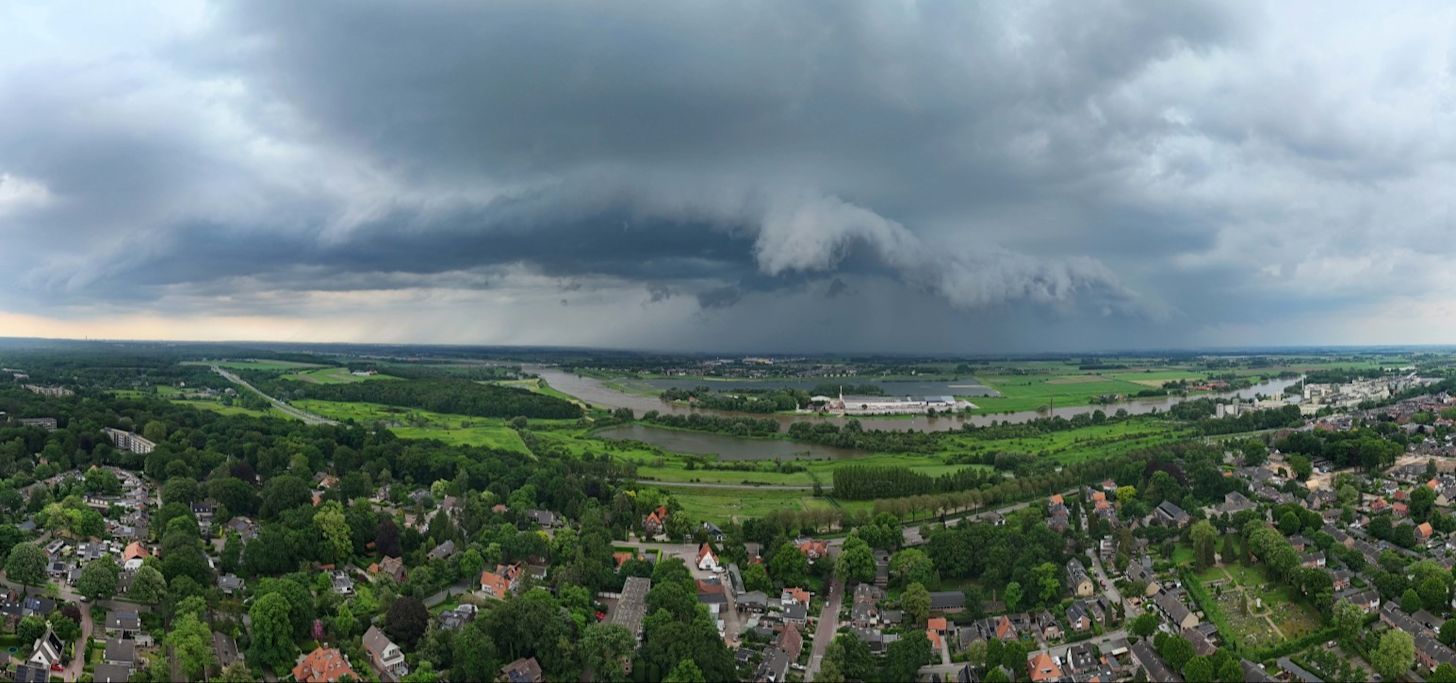Heftig onweer nadert Renkum. Foto: Wiebe de Jager.
