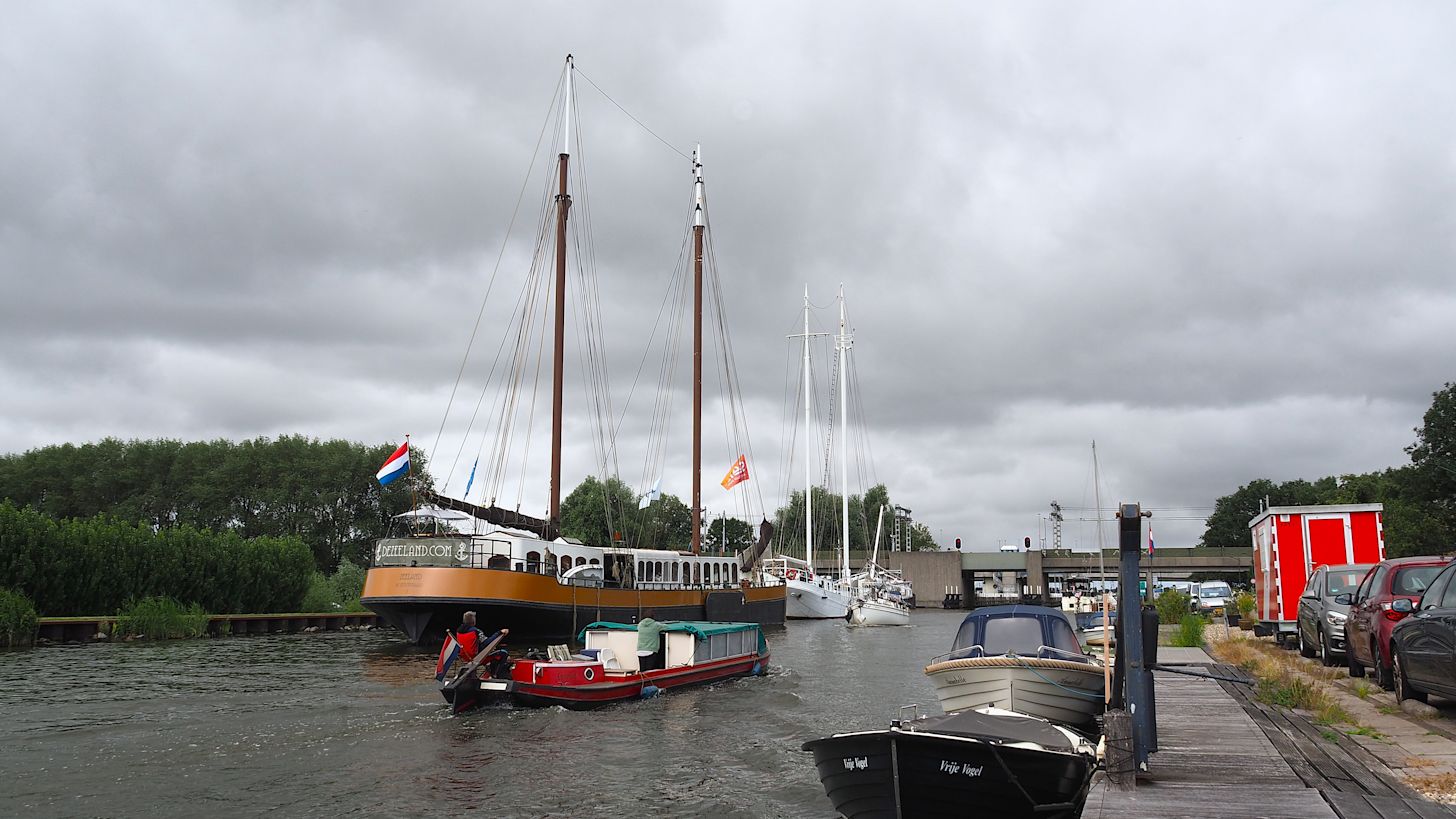 De schepen meren inmiddels al aan! Foto: Nellie Bartels