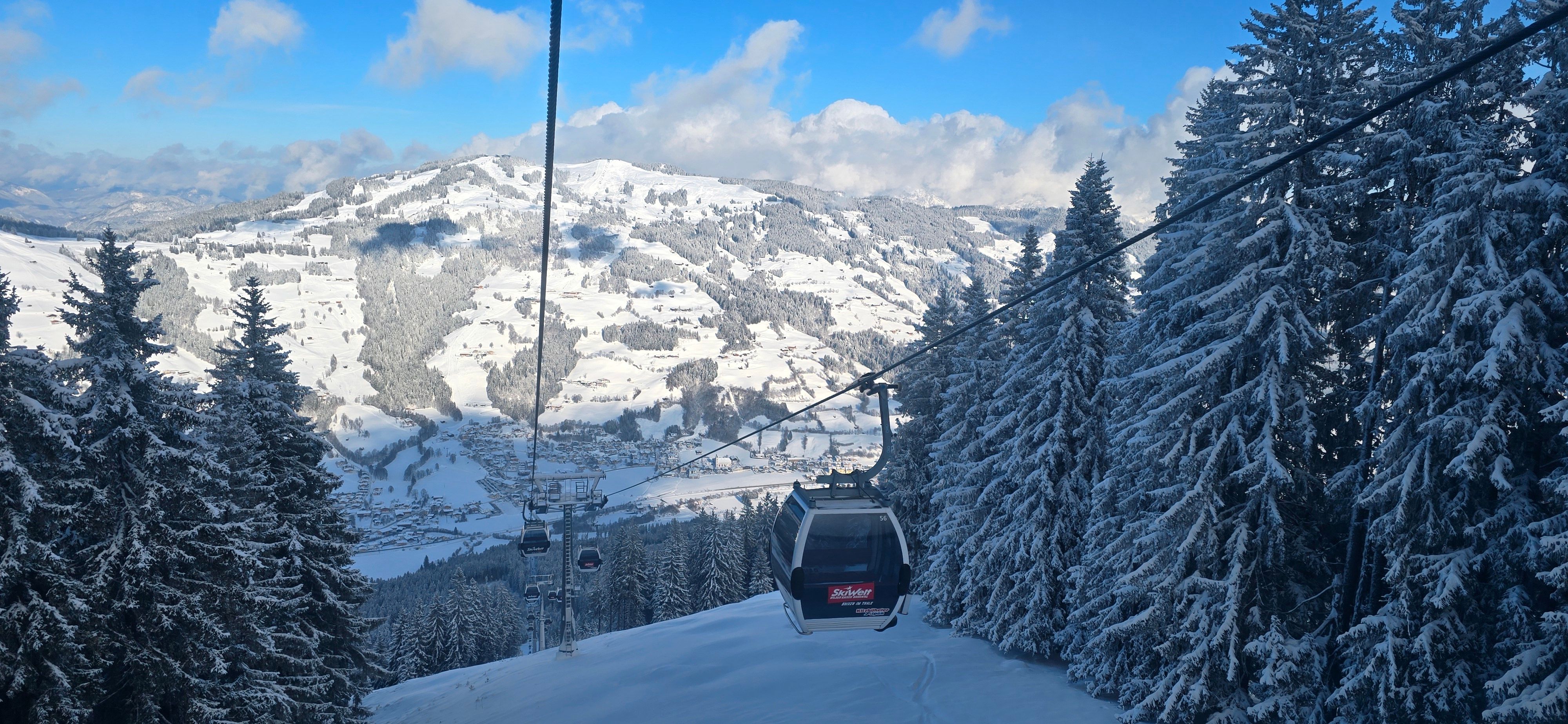 Het Oostenrijkse Brixen im Thale op zondag 11 januari. Foto: Ronald Ruijsch