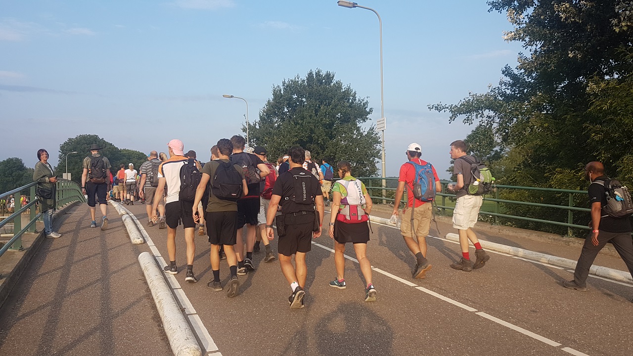Doorkomst 4Daagse in Mook. Foto uit het archief van Hans Wildeboer