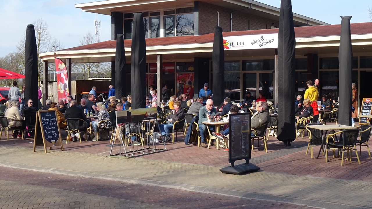 Het was terrasjesweer. Foto: Albert Thibaudier