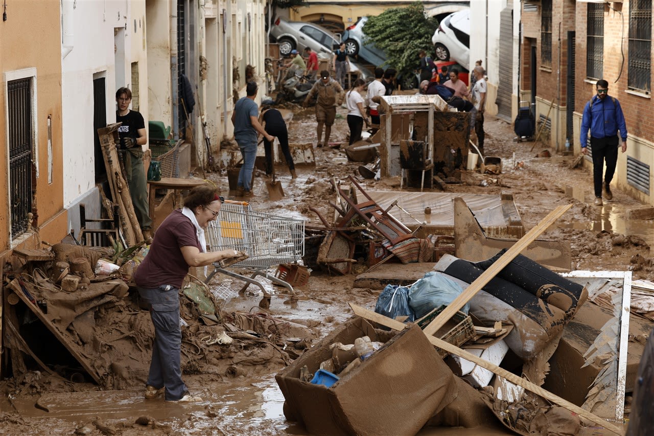 Ravage na de dodelijke overstromingen in Spanje. Foto: ANP/BIEL ALINO/EPA