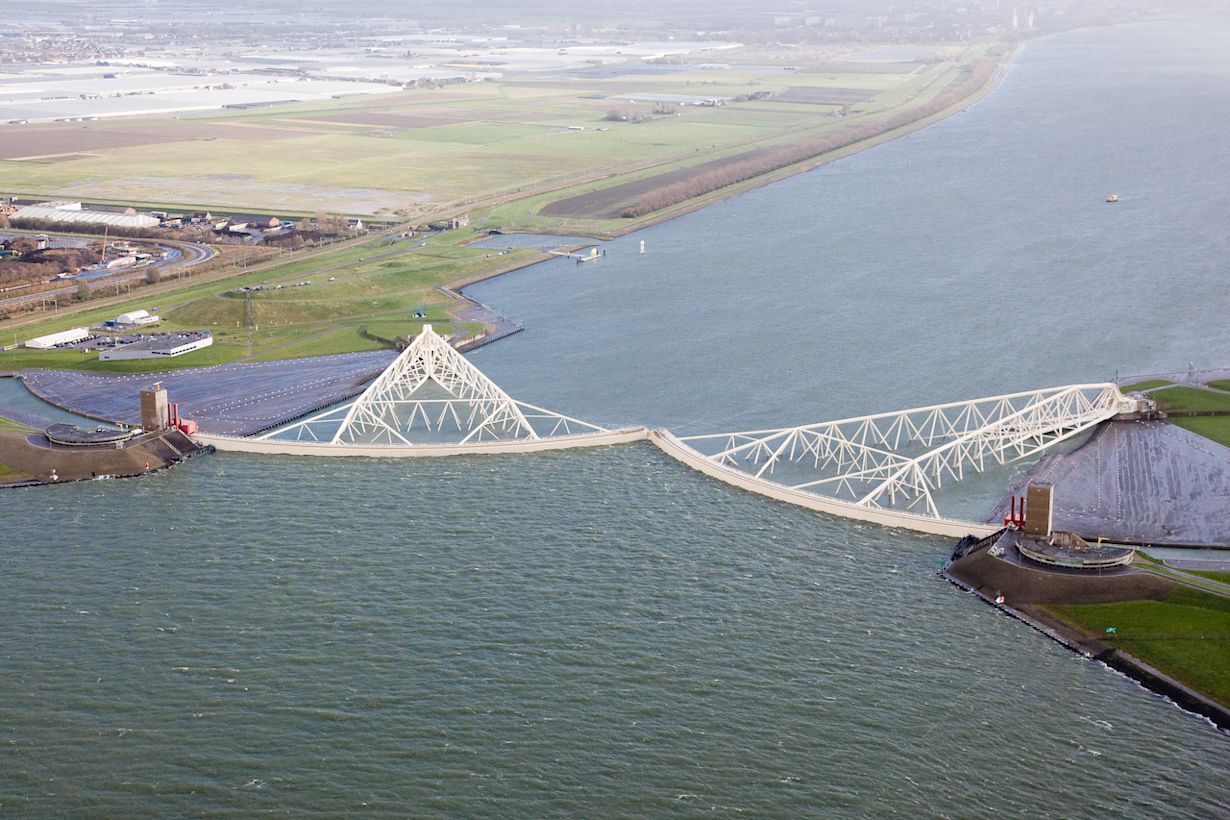 Gesloten Maeslantkering in 2007. Foto: RWS / Joop van Houdt