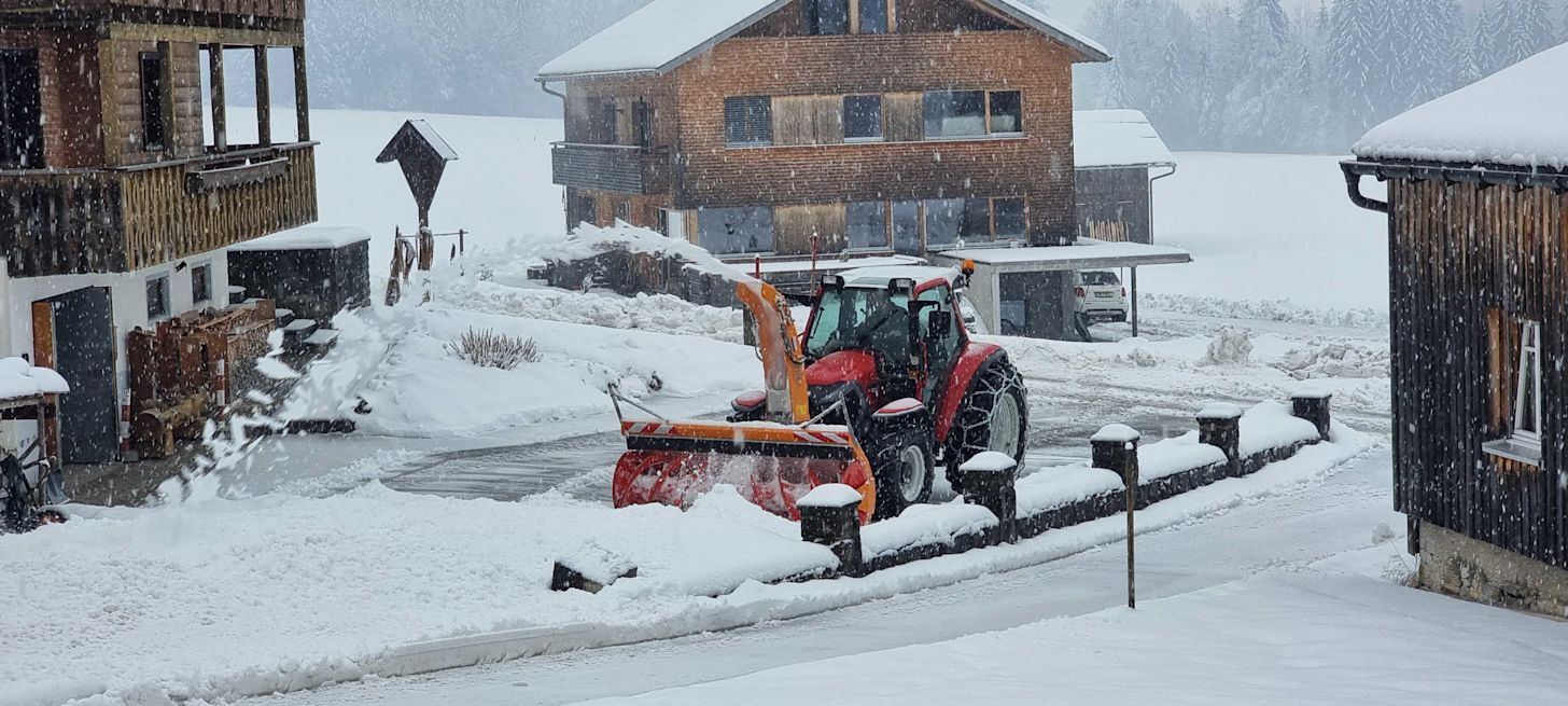 Sneeuwruimers in Schoppernau (foto: Jeroen Elferink)