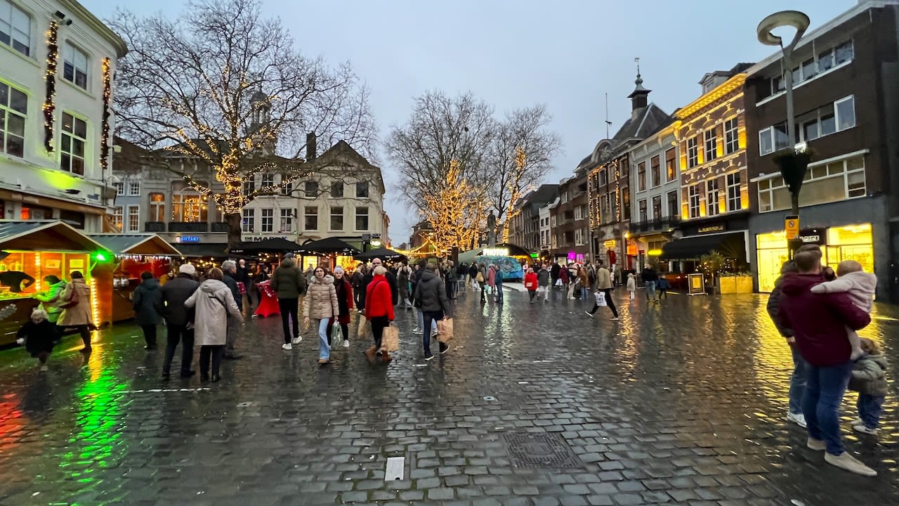 De donkere dagen voor kerst zijn dit jaar uitzonderlijk somber. Foto: Henk Voermans.