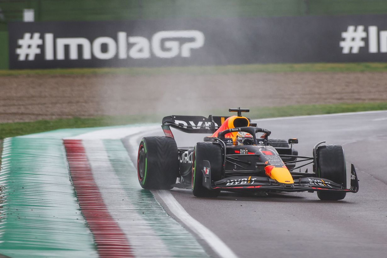 Max Verstappen op nat circuit in Imola. Foto: Peter Fox, Getty Images
GP Emilia-Romagna 2022