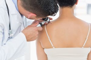 Voici comment reconnaître les dommages cutanés et le cancer de la peau