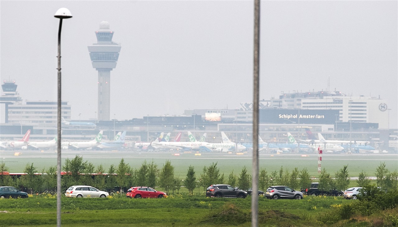 Dichte mist leidt tot annulering vluchten op Schiphol
