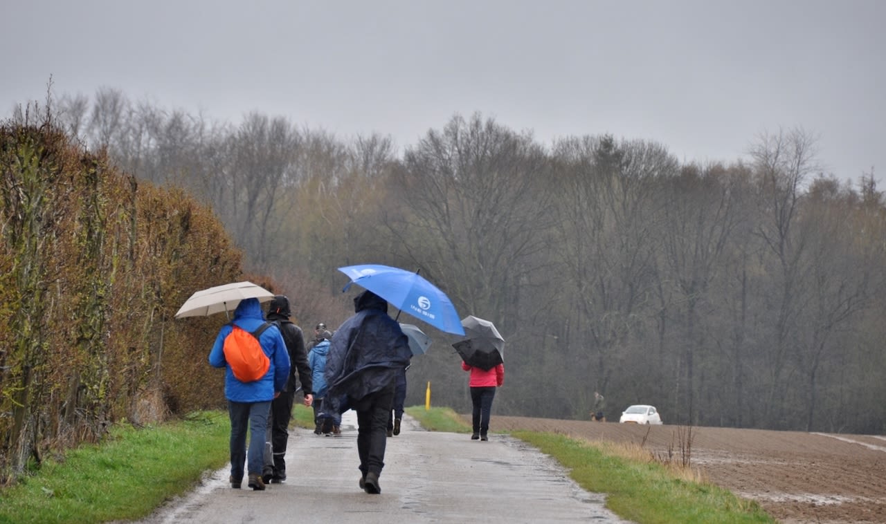 Wandelen in de regen in april. Foto: Maria Nefkens.