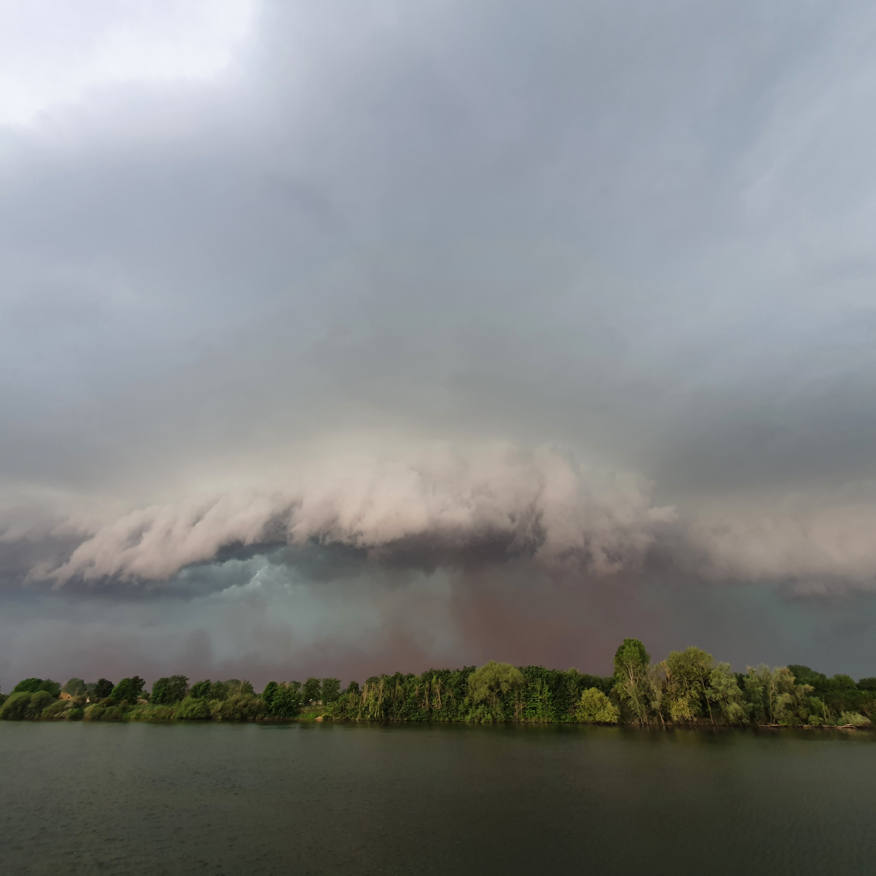 Zware onweersbui in Heijen, Limburg. Foto: Rinus de Jong. 