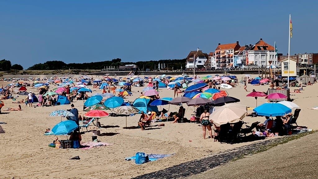 Het was vaak strandweer in deze zonnige en warme zomer. Foto: Gieny Westra