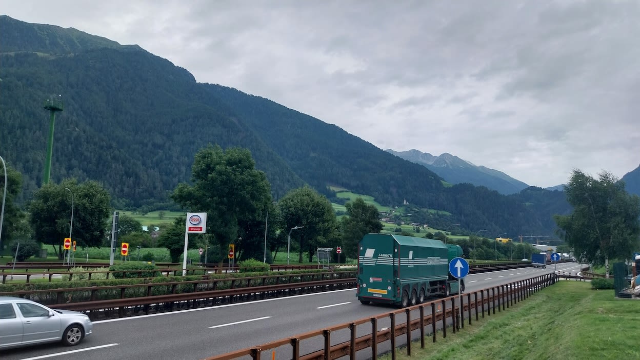 Donkere wolken boven het Alpengebied. Foto: Louis Bonder