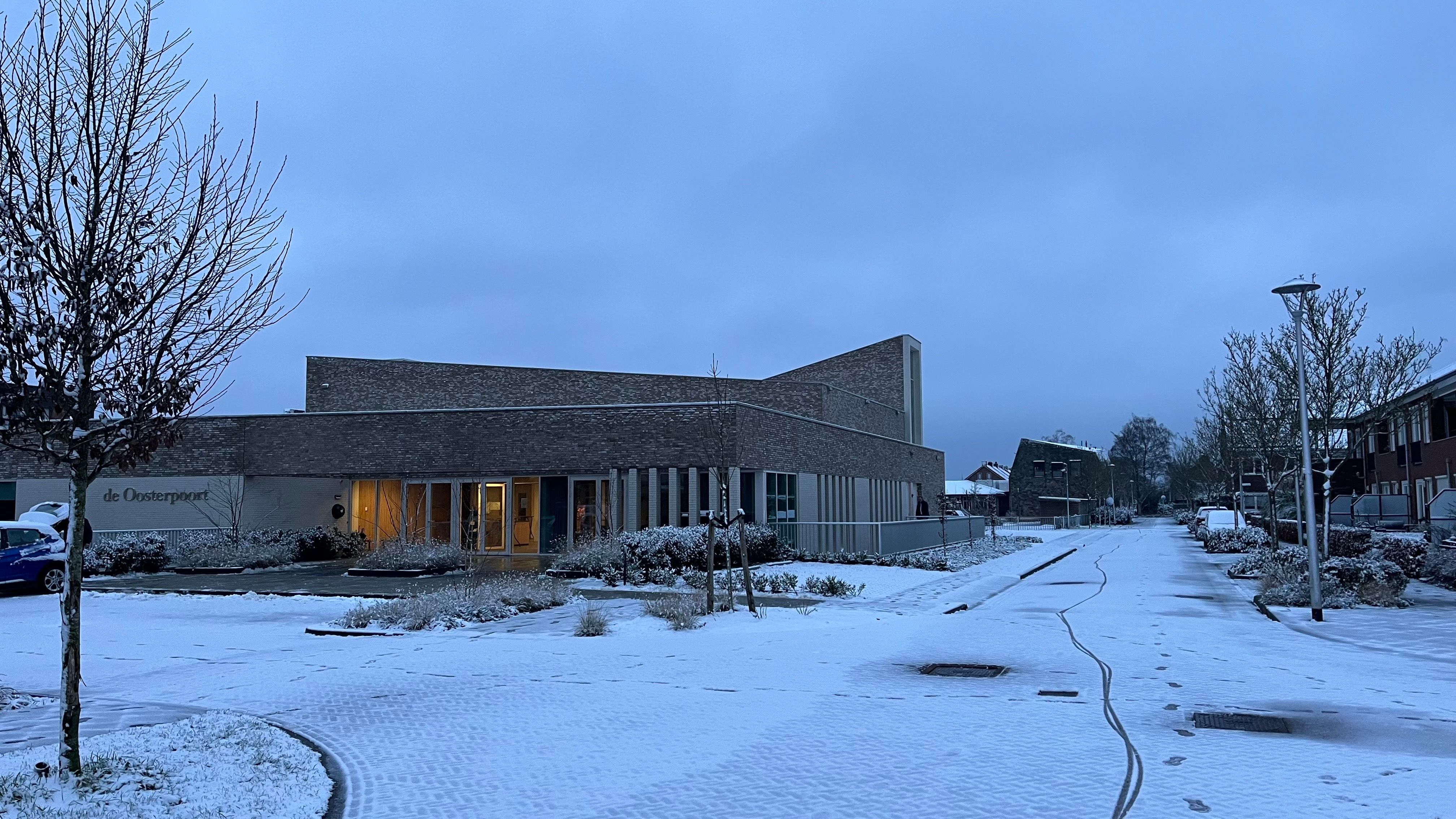 In Woudenberg ligt 1-2 cm sneeuw. Er valt een mix van regen en natte sneeuw. Het zal niet lang meer duren voordat de sneeuw verdwijnt. Foto: Jaco van Wezel