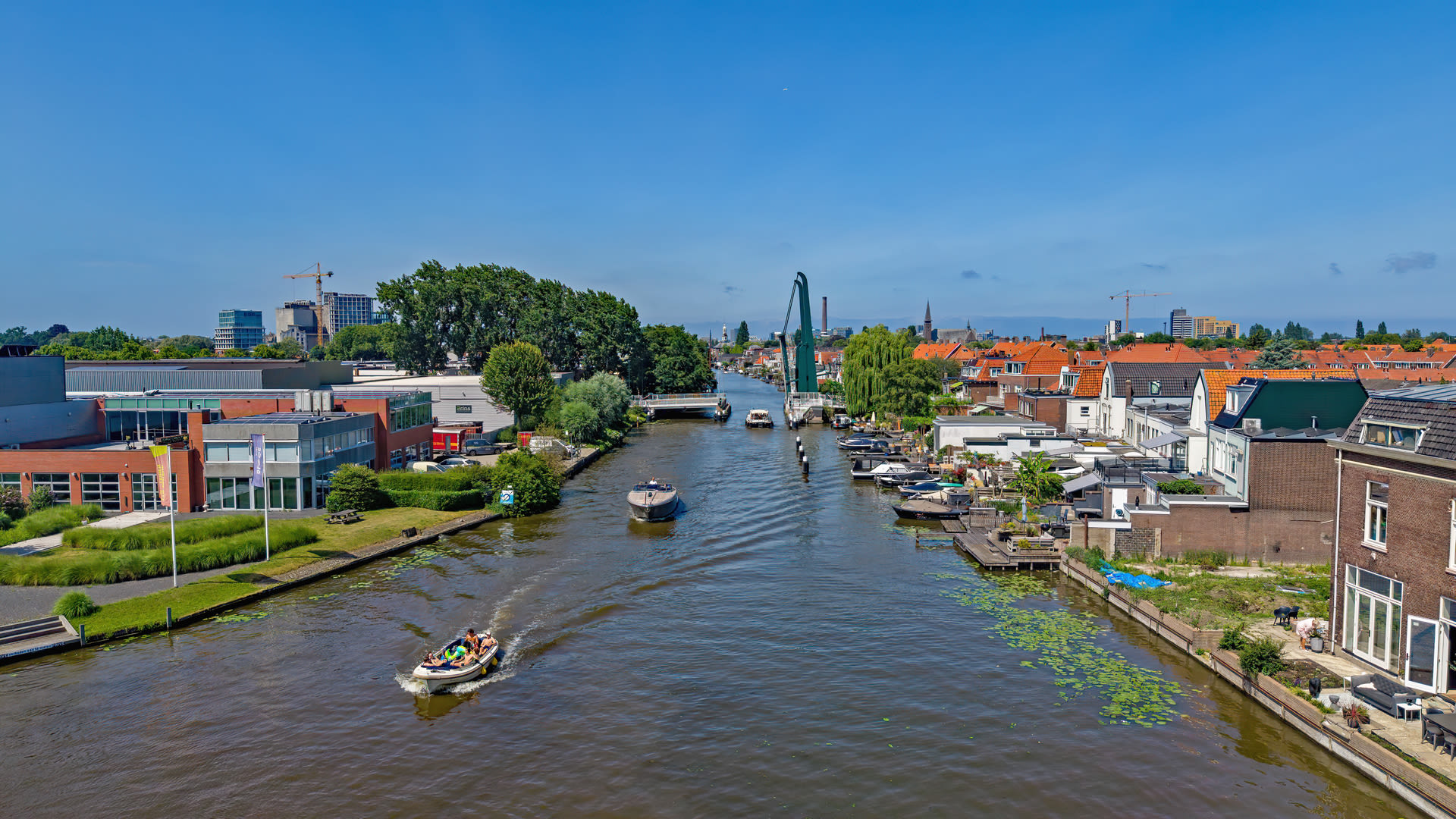Helder en warm zomerweer. Ideaal om te varen. Foto: Simone Genna Wiersma