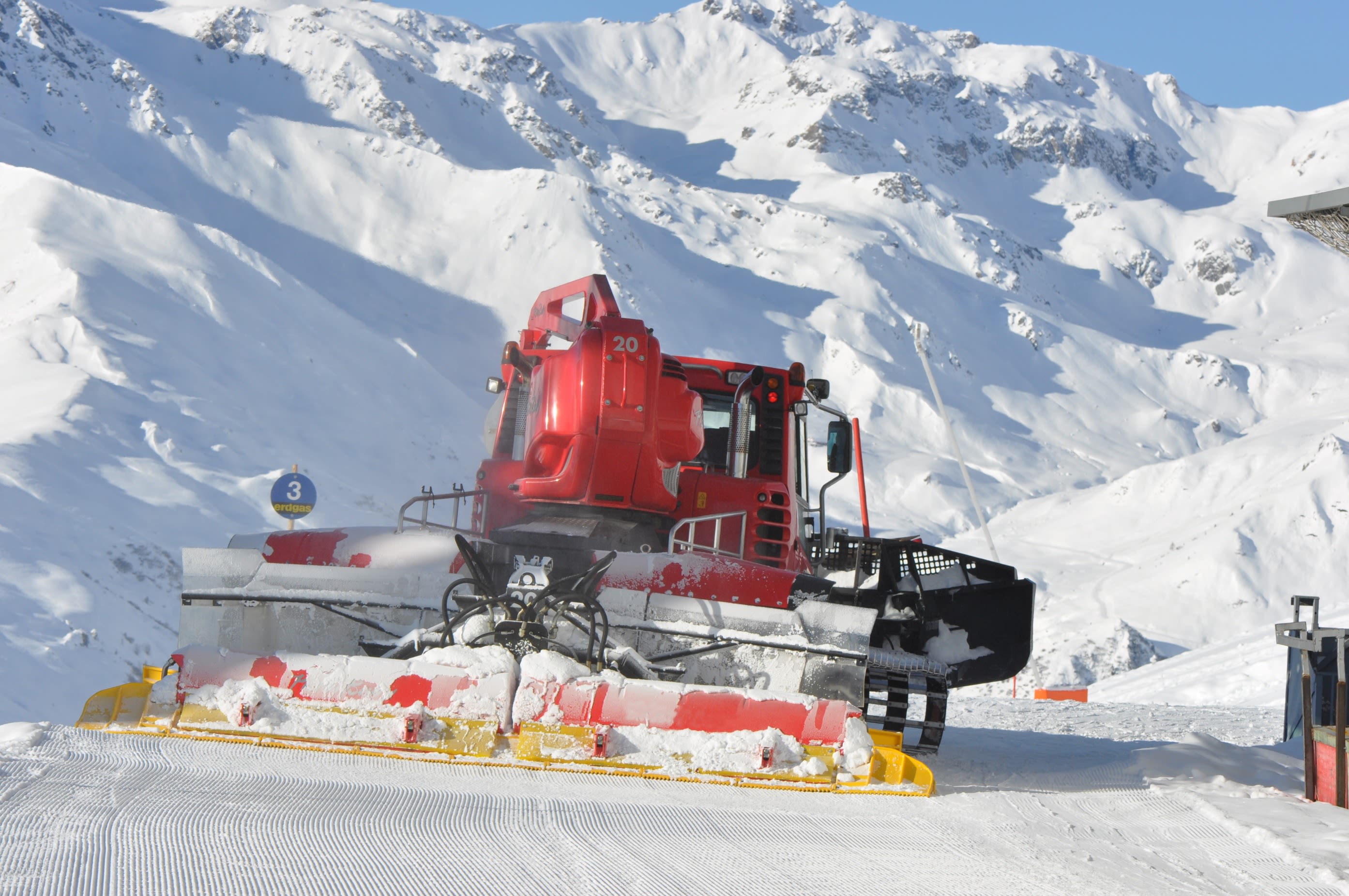 Een pisten bully in actie. Foto: Adobe Stock / cohelia