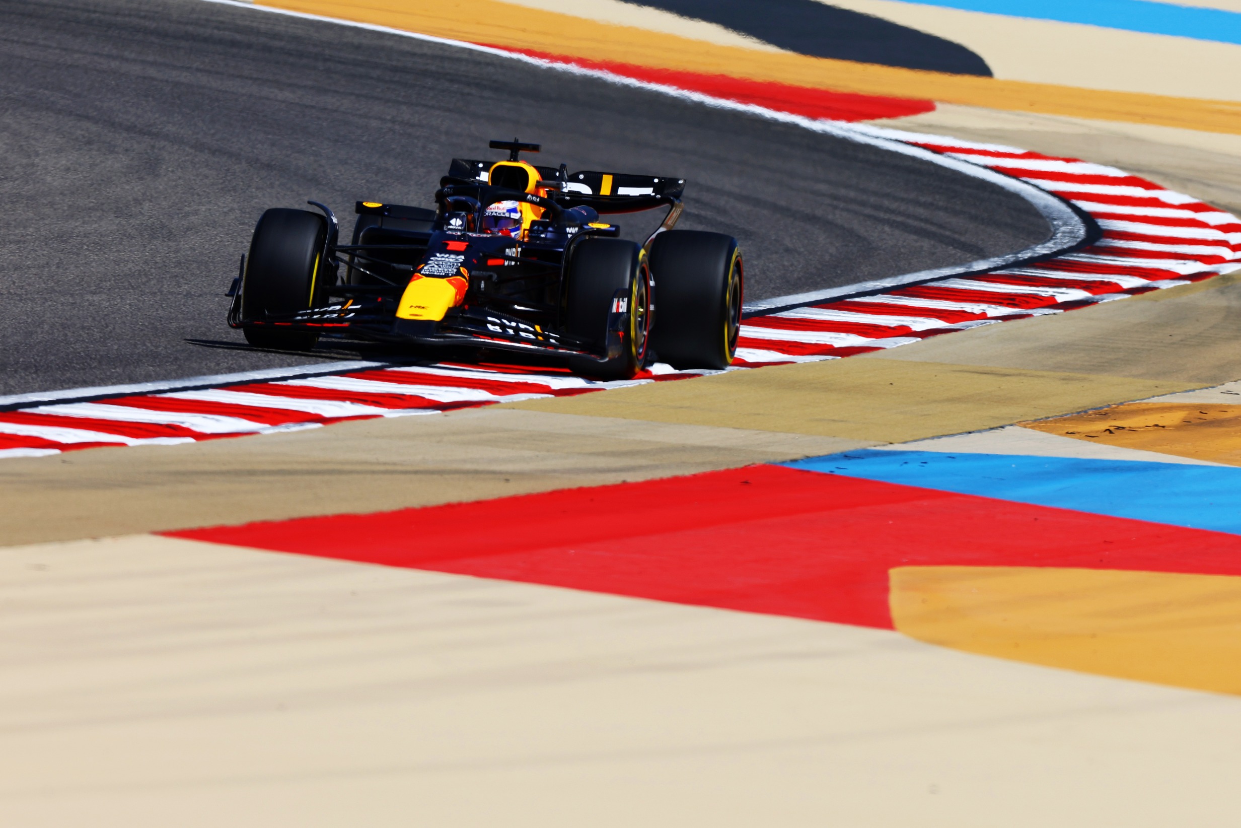 Max Verstappen tijdens de testdagen in Bahrein, 21 februari 2024. Foto: (red bull content pool / Mark Thompson/ Getty Images)
