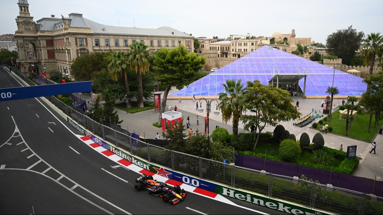 Het circuit van Azerbeidzjan. Foto: redbullcontentpool.com / Clive Mason / Getty Images
