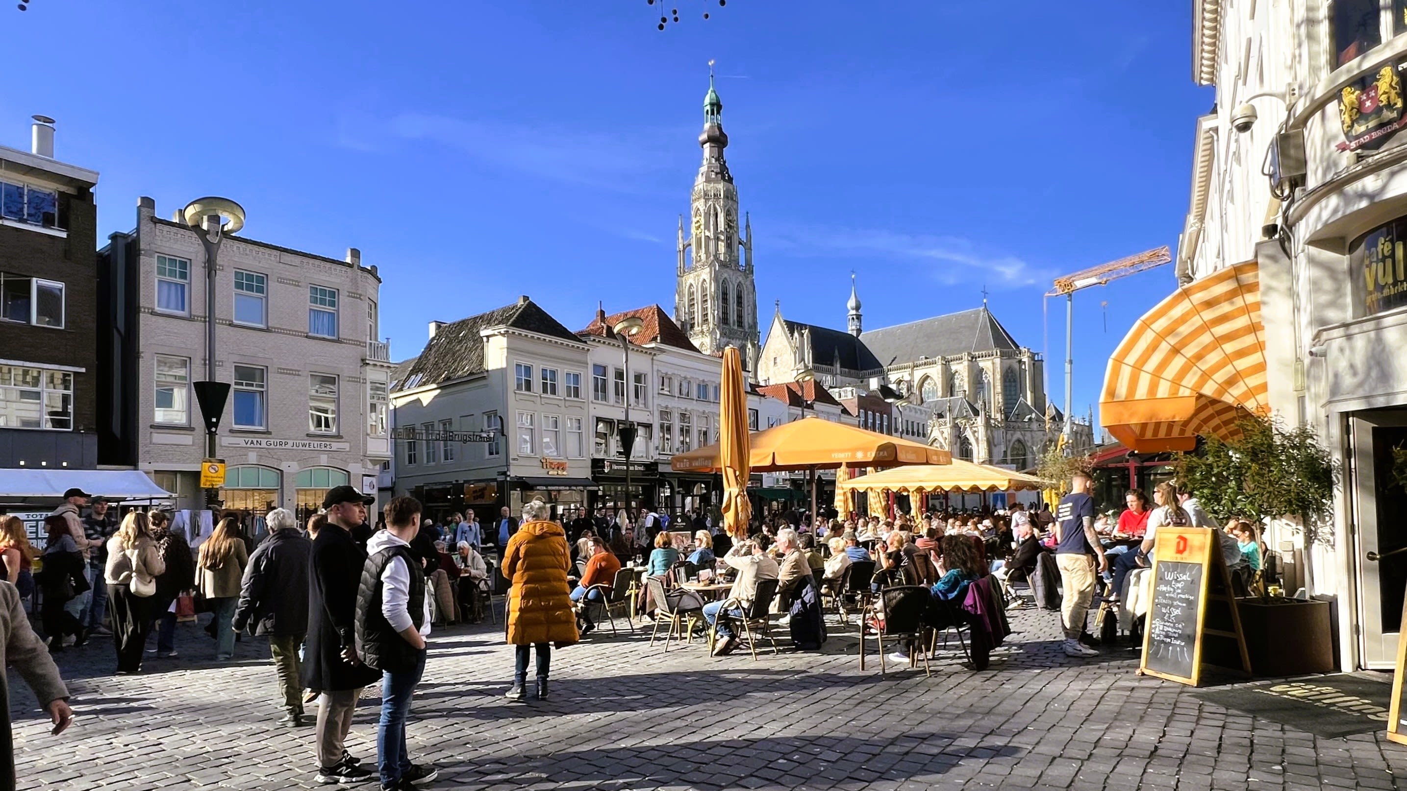 Drukte op de terrassen. Foto: Henk Voermans