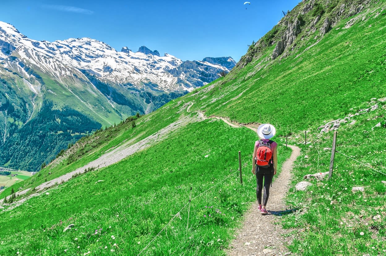 Wandelen in de Alpen. Foto: AdobeStock / Alex Tor.