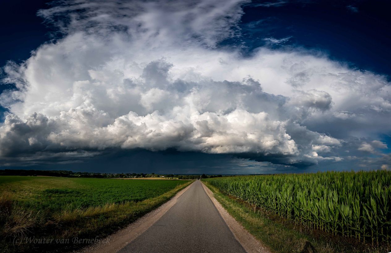 Dreigende luchten. Foto: Wouter van Bernebeek