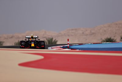 Stofwolken tijdens kurkdroge GP Bahrein