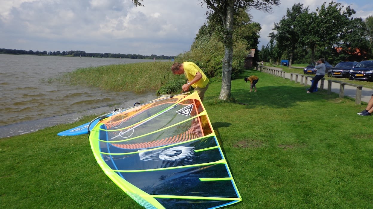 Als de wind goed staat is het al snel lekker om het water op te gaan! Foto: Nico Vink.