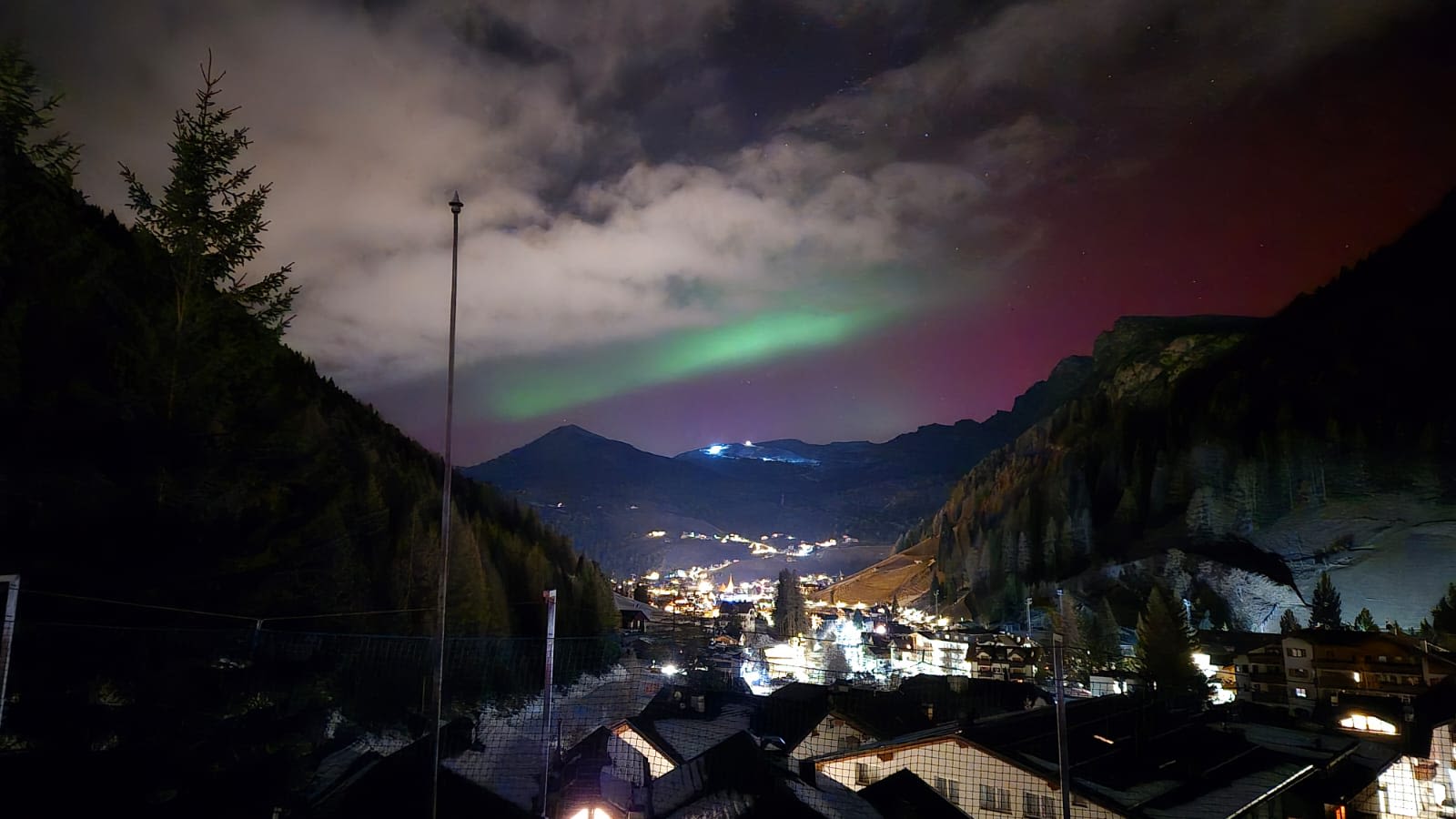 Noorderlicht in Wolkenstein in de Dolomieten. Foto: Marco Verhoef.