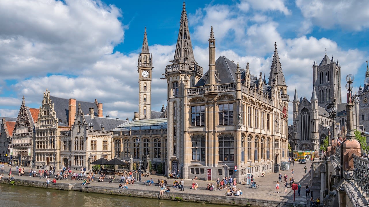 Warm en zonnig weer in Gent. Foto: Adobe Stock / elroce
