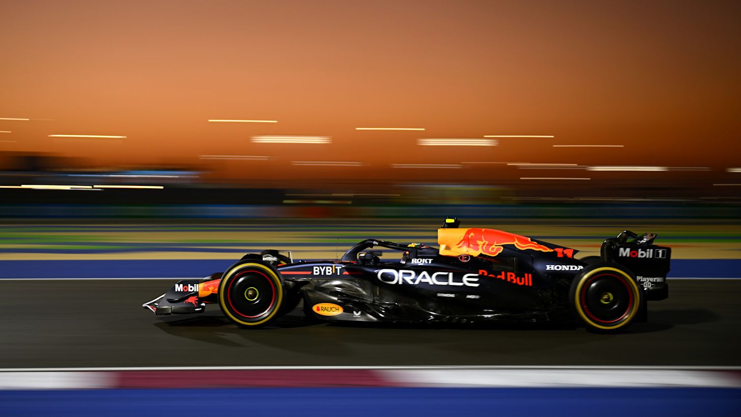 Vanwege de hitte worden de races op het Lusail International Circuit in de avond verreden. Foto: Red Bull Content Pool / Clive Mason / Getty Images.