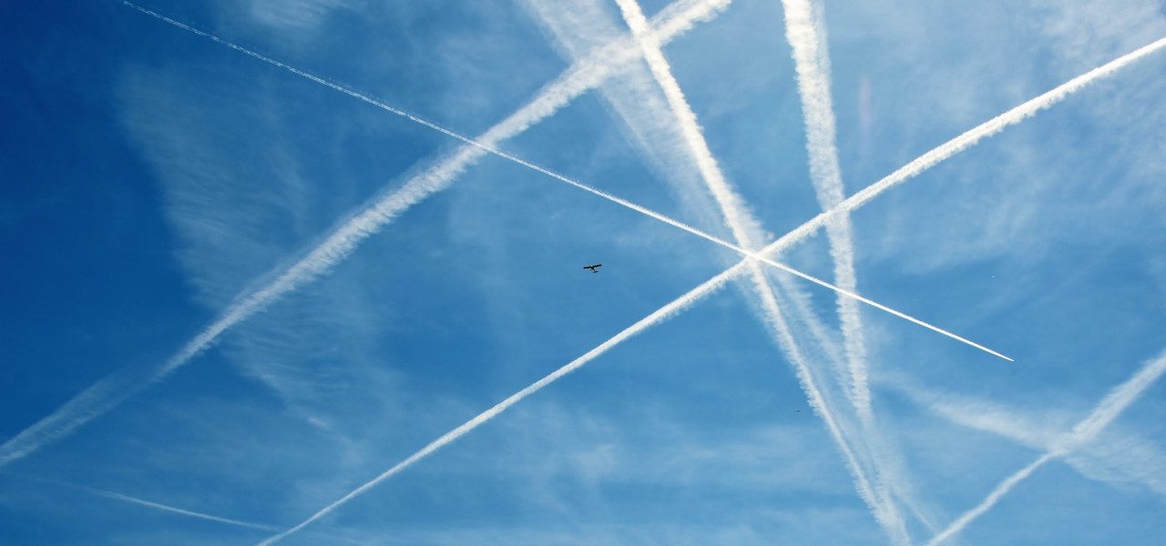 Alles wat je moet weten over wolken die door vliegtuigen ontstaan