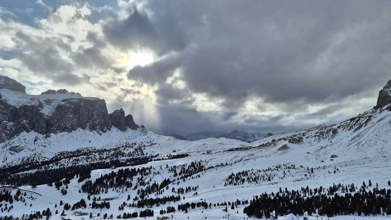 Naast zon zijn er soms ook wolken, zoals hier in Selva di Valgardena. Foto: Marco Verhoef