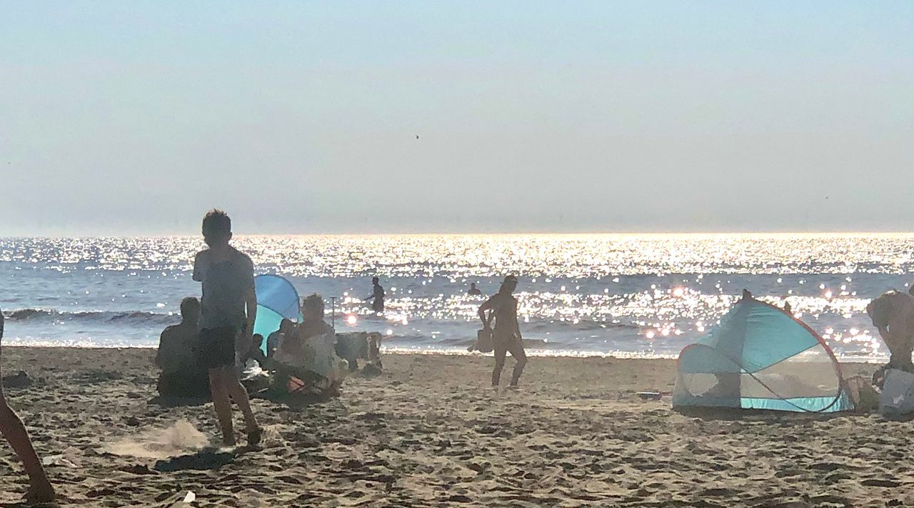 Een stranddag op deze tropische dag. Foto: Erna Verheuvel