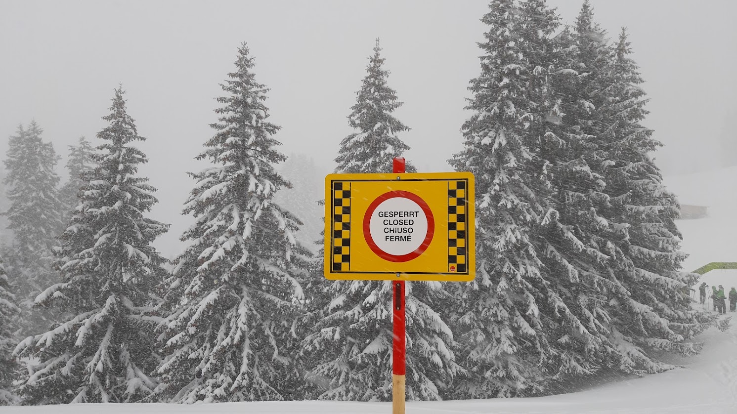 The Christmas holidays begin with a storm in the Alps