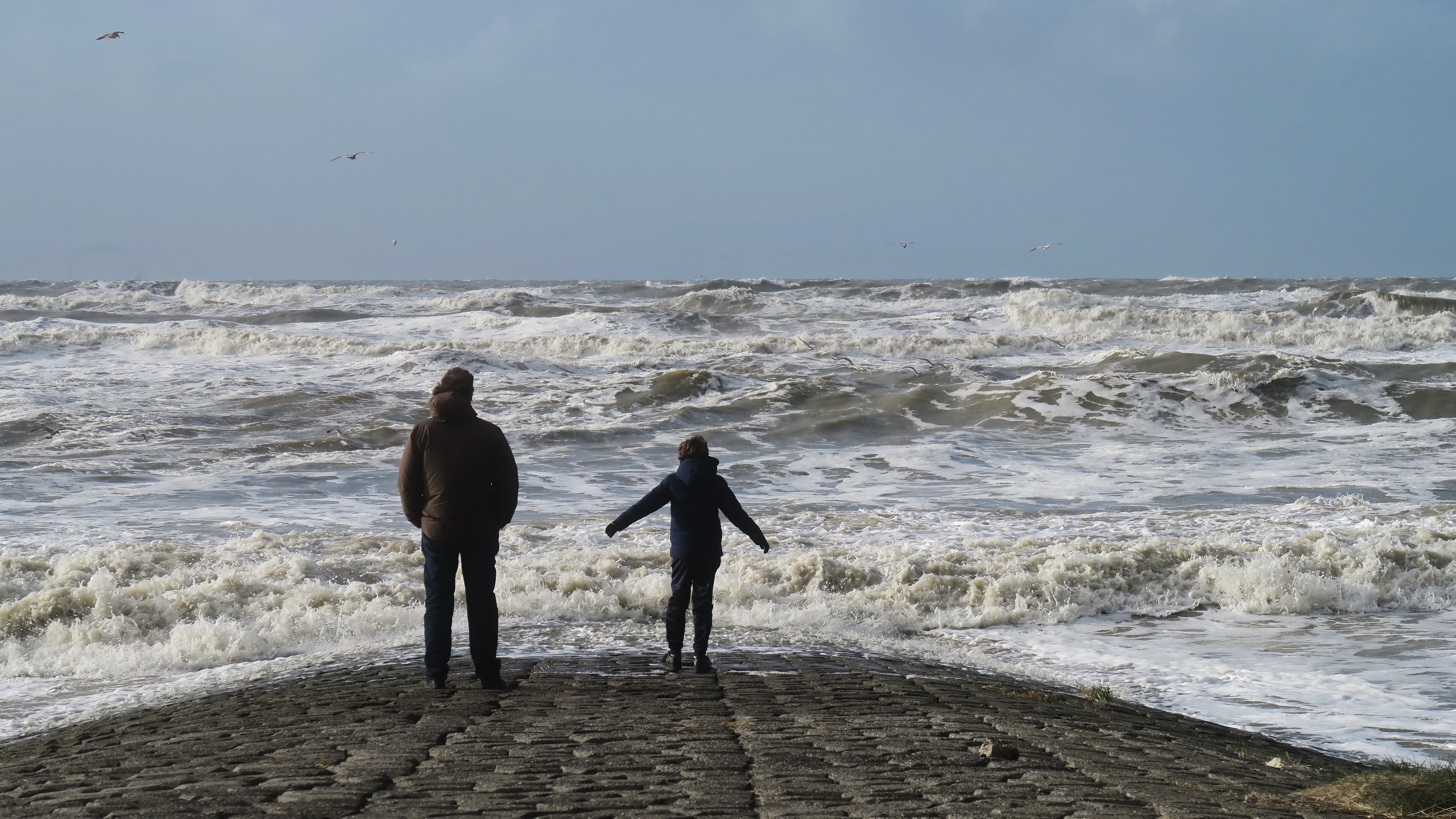 Onstuimig weer met plotselinge luchtdrukdalingen kan een migraineaanval uitlokken.