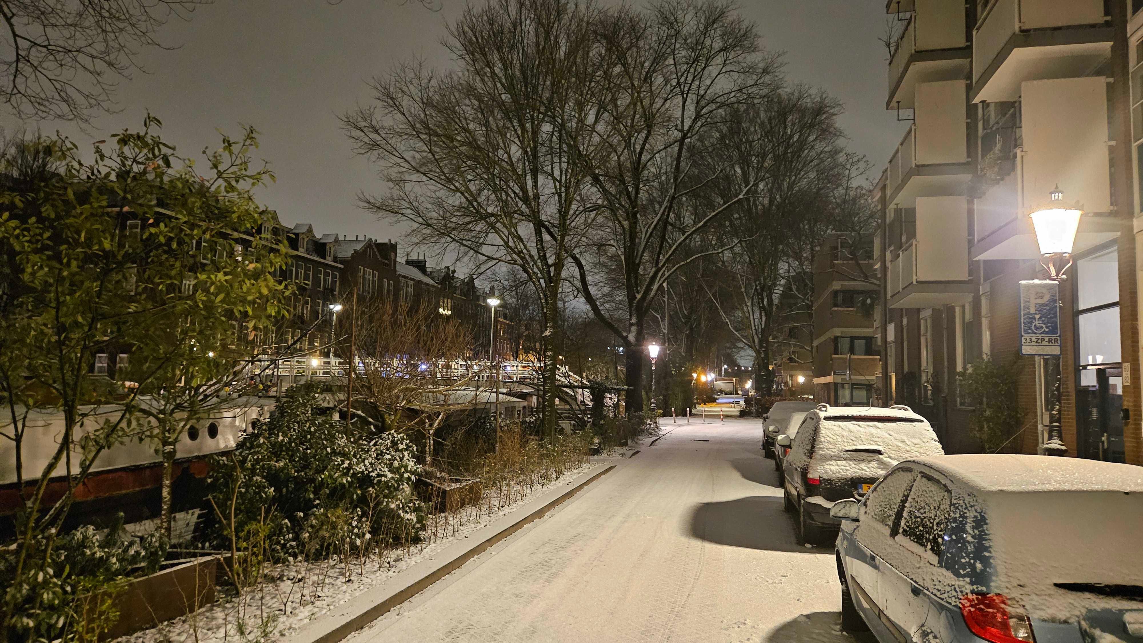 Vers laagje sneeuw in Amsterdam. Foto: Matthijs van der Linden