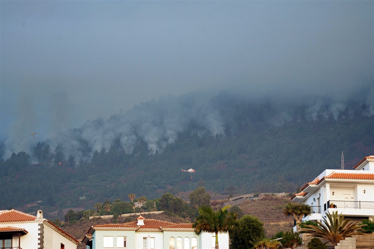 Natuurbrand op Tenerife. Foto: ANP / EPA / Ramon de la Rocha