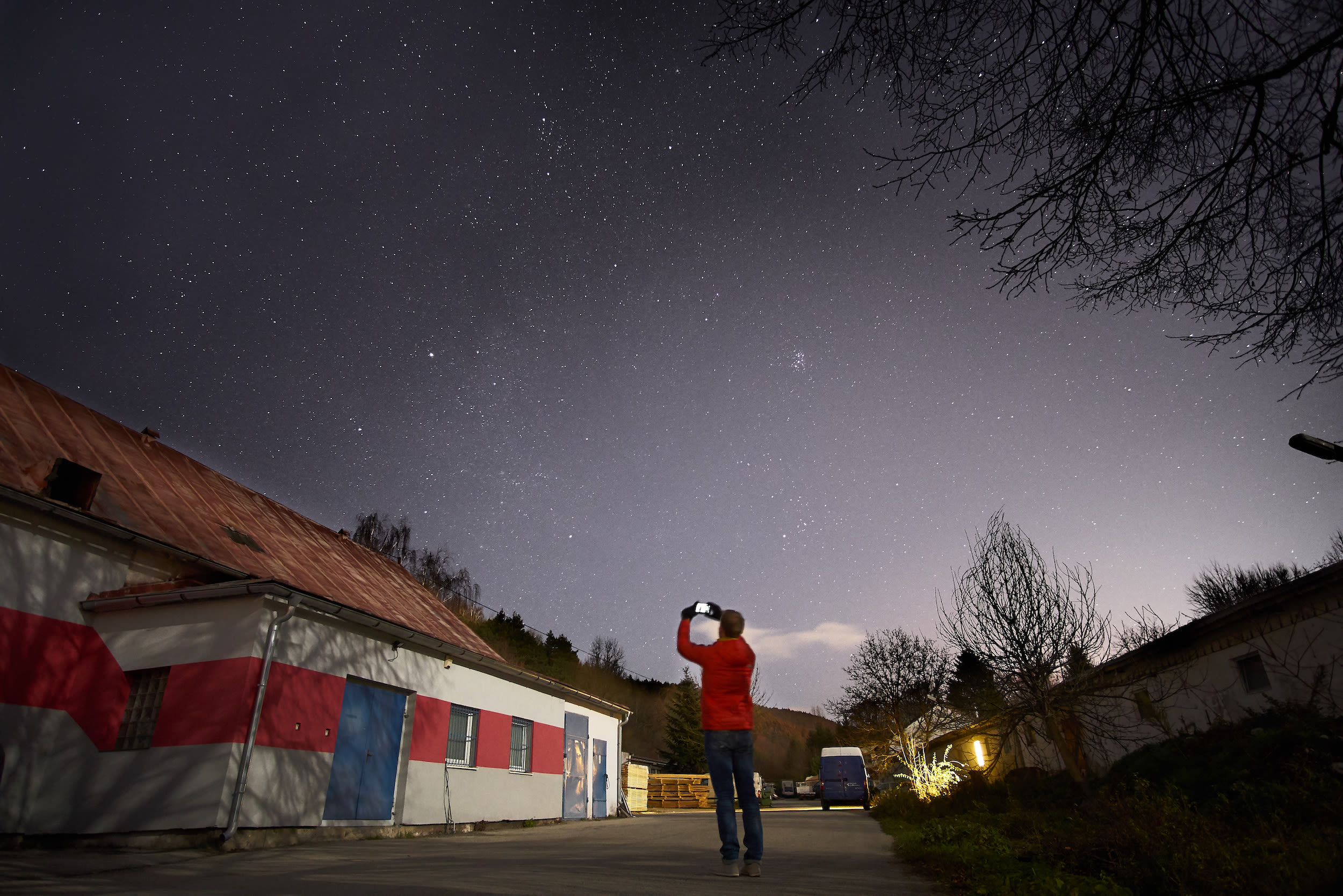 Kijken naar sterrenhemel - Sterrennevel - Astronomie