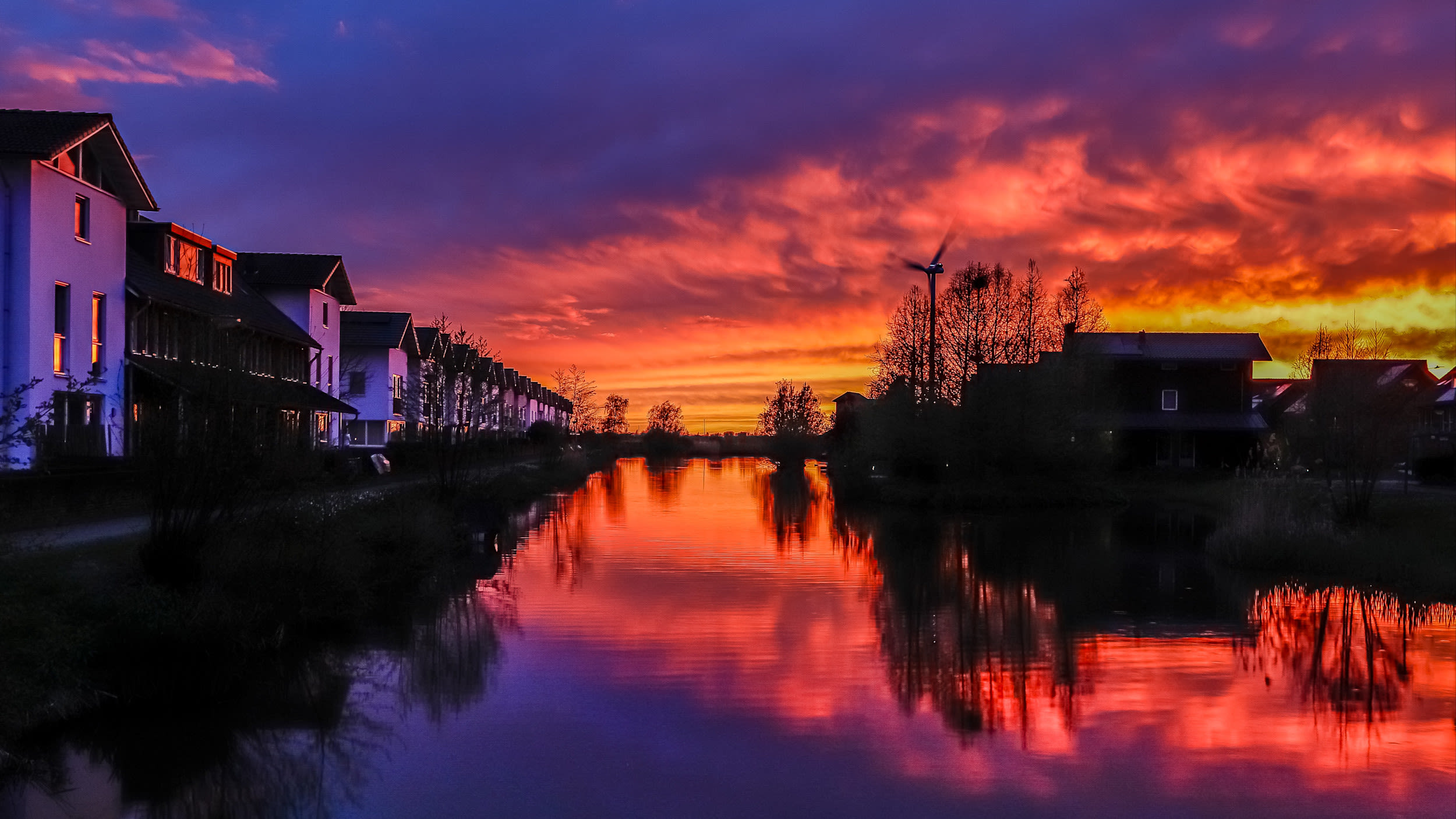 Golden Hour kan spectaculaire plaatjes opleveren, zoals hier in Houten. Foto: Robert Noordam.